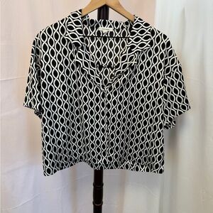 Pleione crop button up
